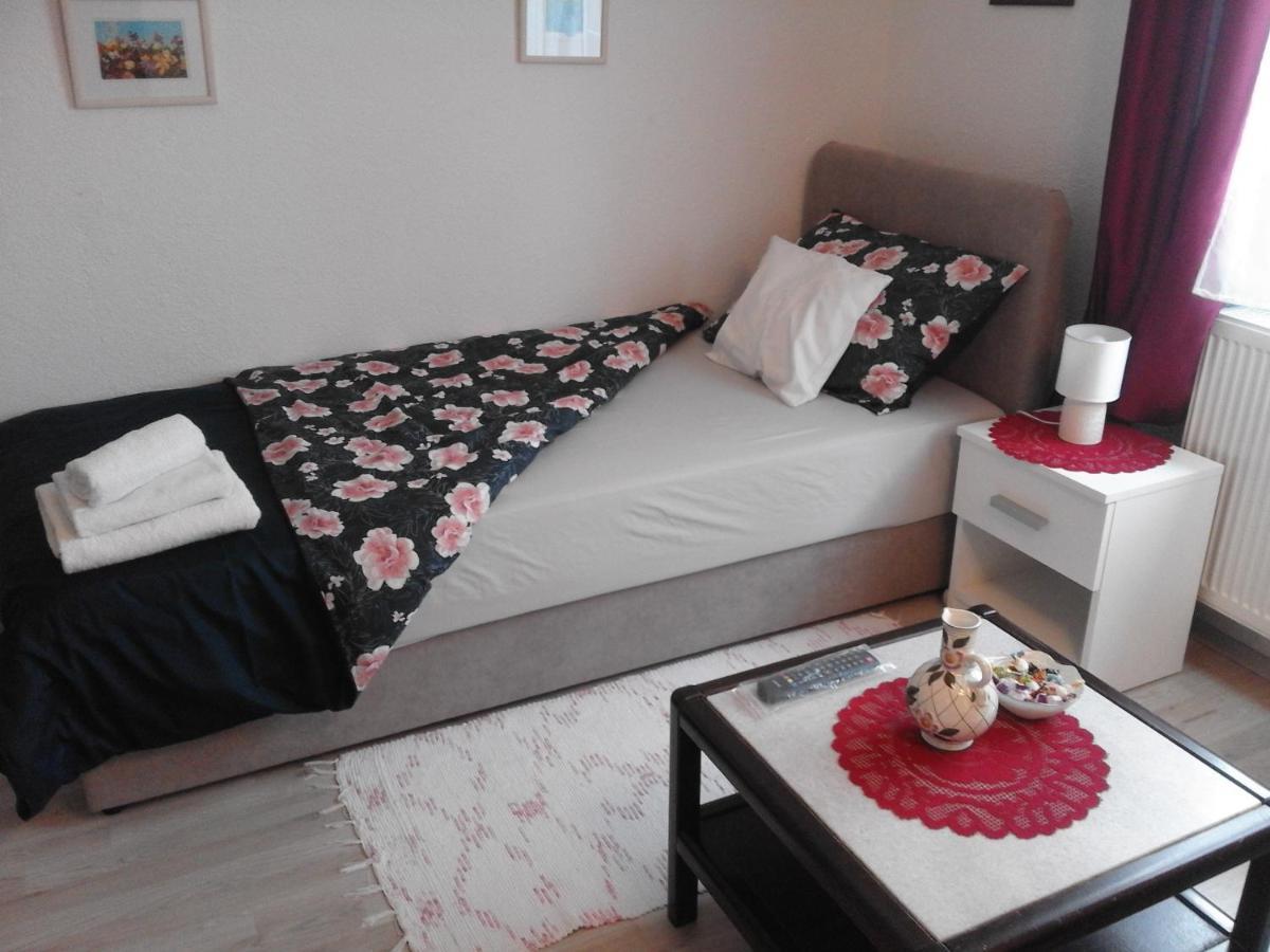 Sobe Za Nocenje Gospic Hotel Eksteriør billede